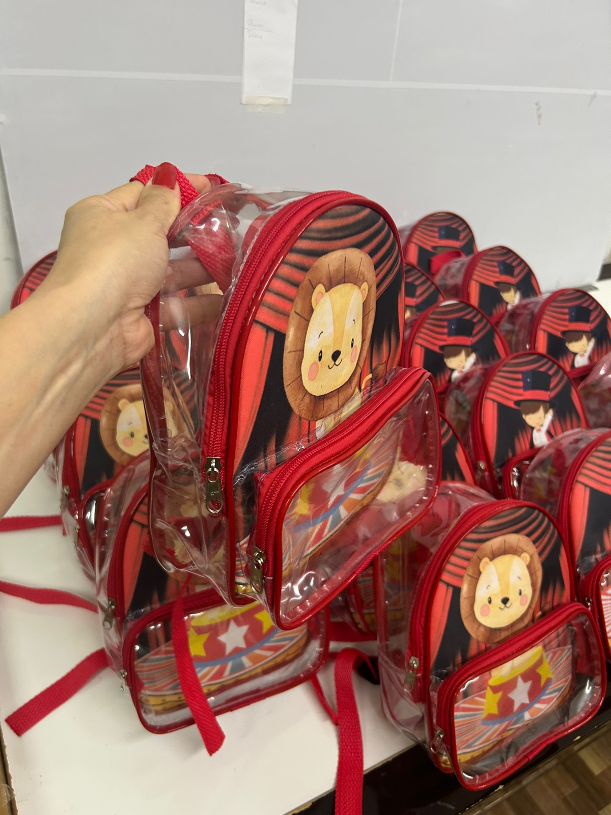 Mochila P 18x23 transparente com bolso saltado - Imagem 2