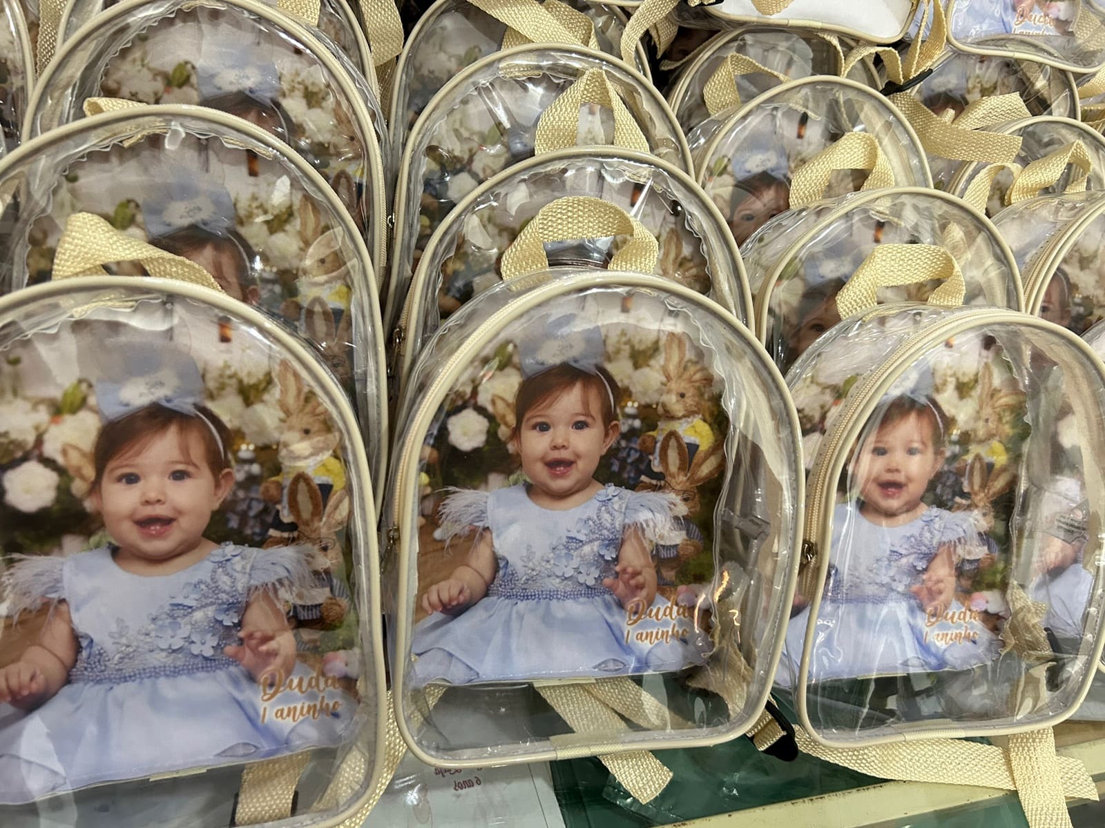 Mochilinha P estampa no fundo 19x24x7 - Imagem 2